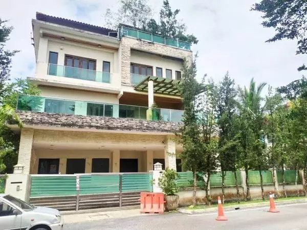 Rumah Lelong 3 Storey Bungalow House @ Beverly Heights, Ampang, Selangor for Auction