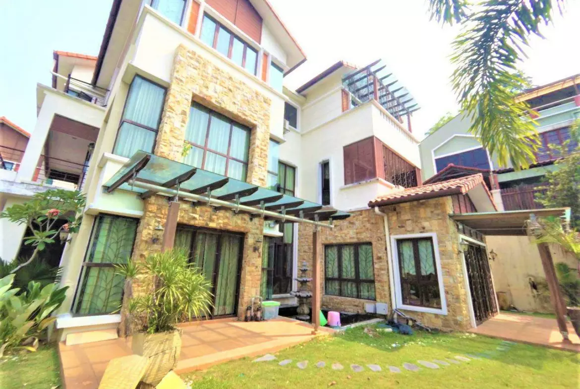 Bank Lelong 3 Storey House @ Riverview Kemensah, Taman Melawati, Kuala Lumpur for Auction