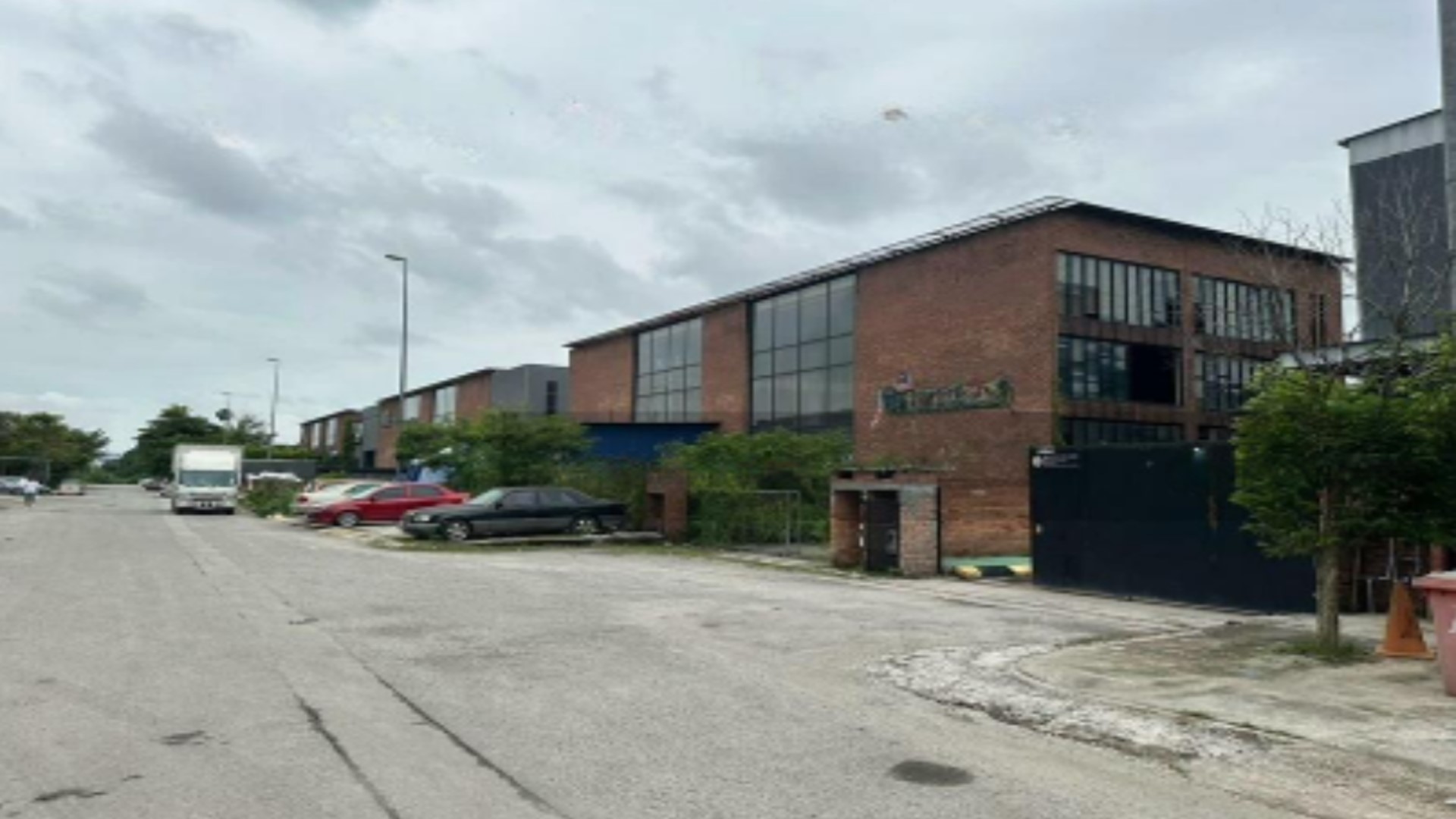 Bank Lelong 3 Storey Semi-D Factory @ Subang Perdana, Seksyen U3, Shah Alam, Selangor for Auction 2