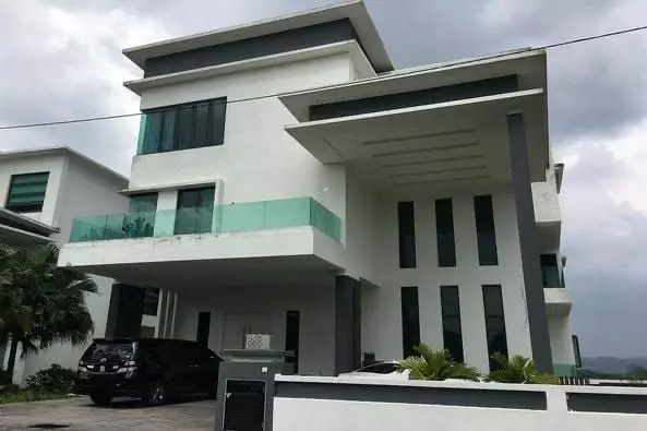 Bank Lelong 3 Storey bungalow @ Kota Emerald, Rawang, Selangor for Auction 2