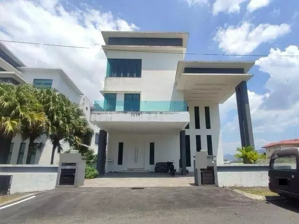 Bank Lelong 3 Storey bungalow @ Kota Emerald, Rawang, Selangor for Auction