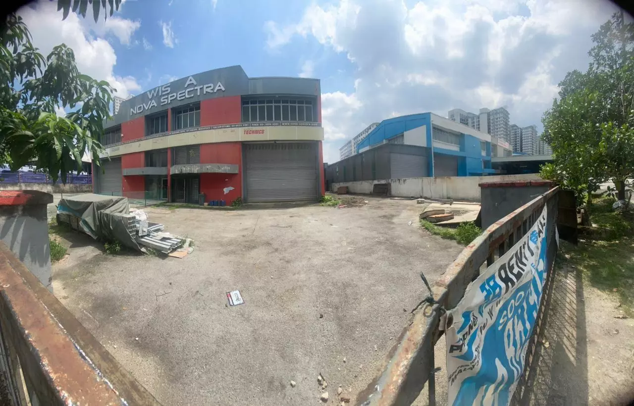 Rumah Lelong 1.5 Storey Semi-D Factory @ Taman Perindustrian USJ 1, Subang Jaya, Selangor for Auction 2