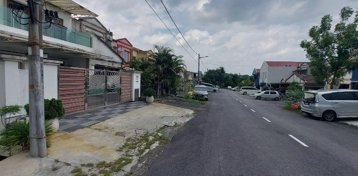 Rumah Lelong 2 Storey End Lot House @ Taman Lestari Putra, Bandar Putra Permai, Seri Kembangan, Selangor for Auction 3