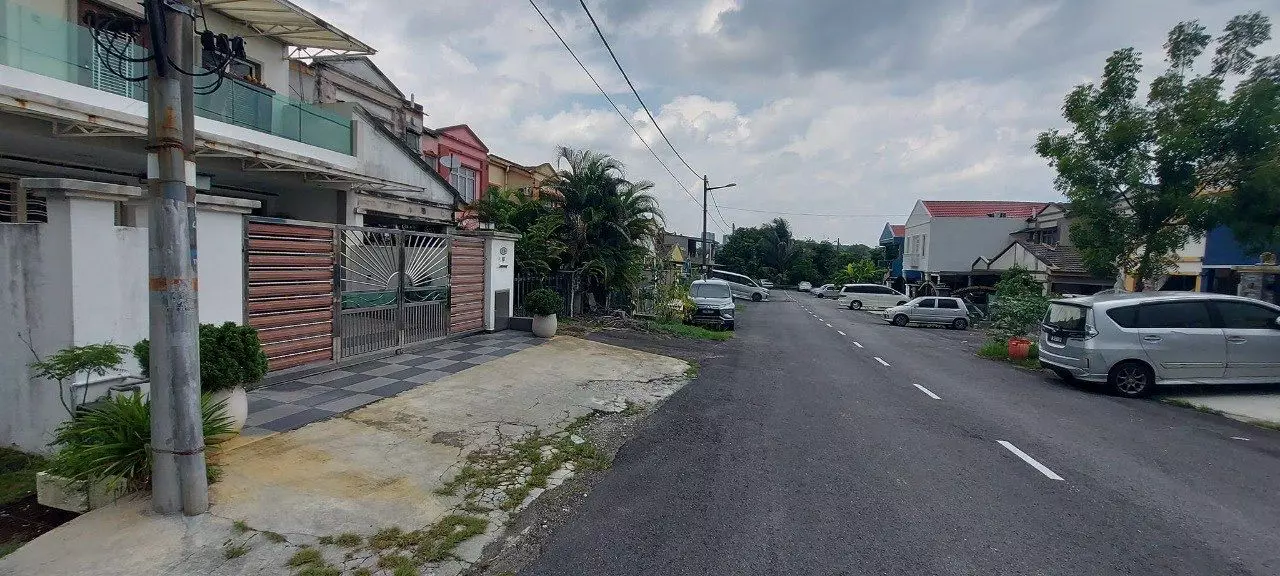 Rumah Lelong 2 Storey End Lot House @ Taman Lestari Putra, Bandar Putra Permai, Seri Kembangan, Selangor for Auction 3