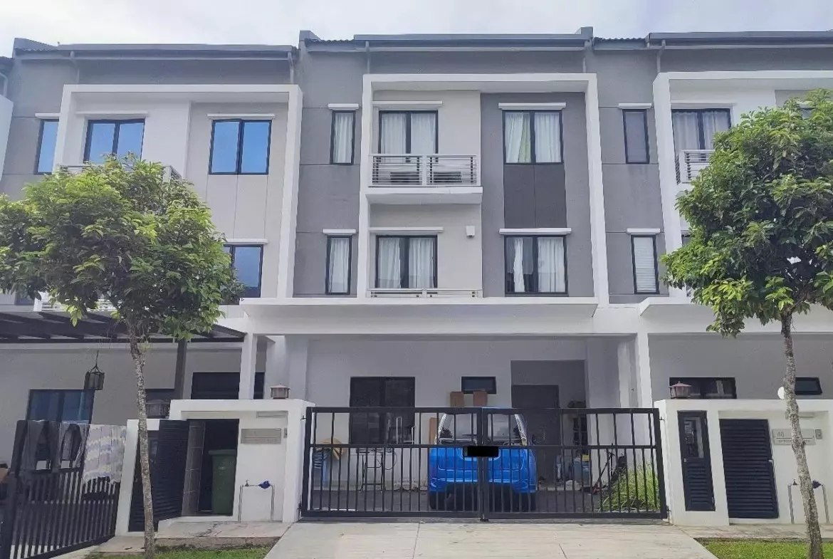 Rumah Lelong 3 Storey House @ Lakefield Residences, Tropicana Heights, Kajang, Selangor for Auction
