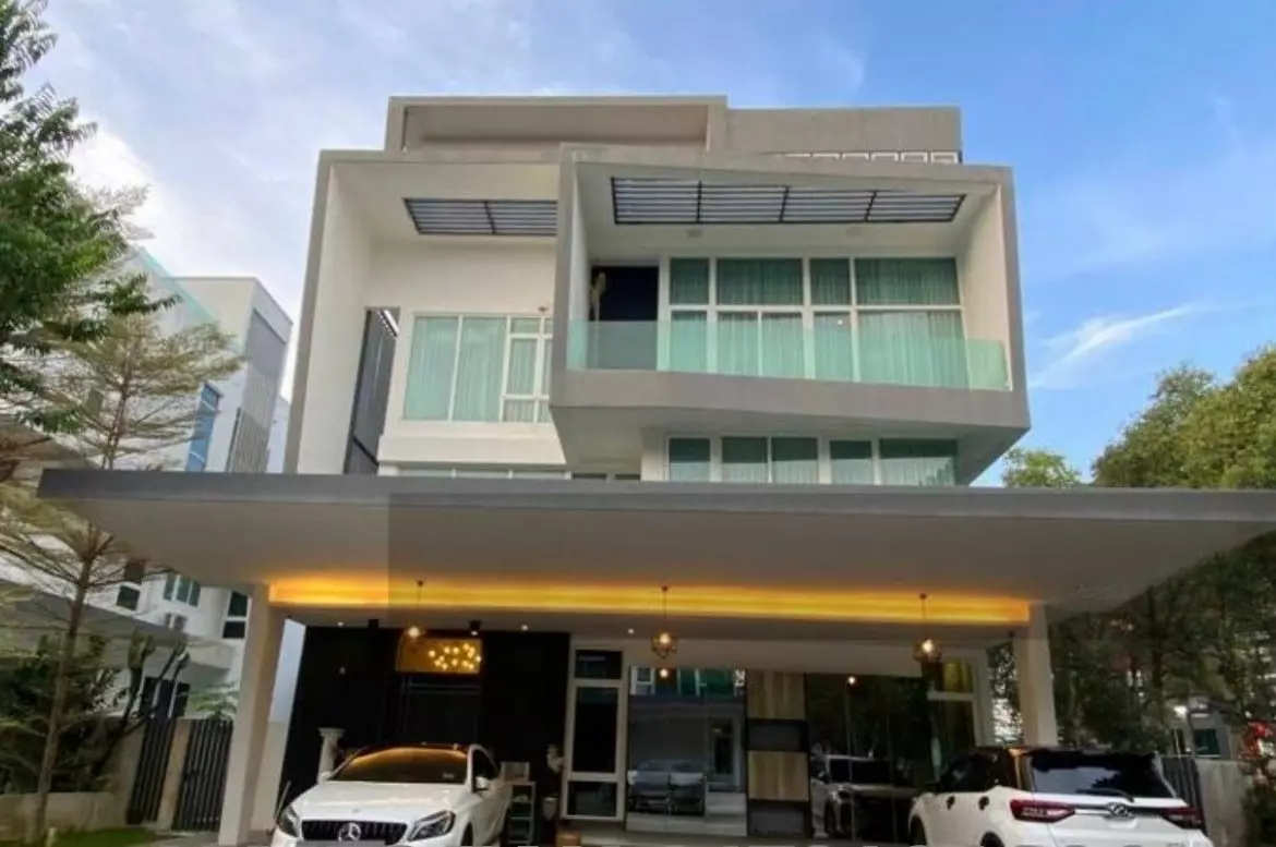 Rumah Lelong 3.5 Storey Bungalow @ ASPEN Green Residence, Cyberjaya for Auction