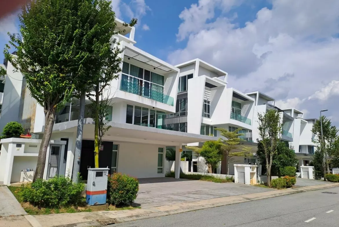 Rumah Lelong 3.5 Storey Bungalow @ ASPEN Green Residence, Cyberjaya for Auction 2