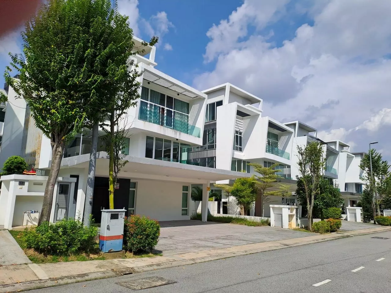 Rumah Lelong 3.5 Storey Bungalow @ ASPEN Green Residence, Cyberjaya for Auction 2