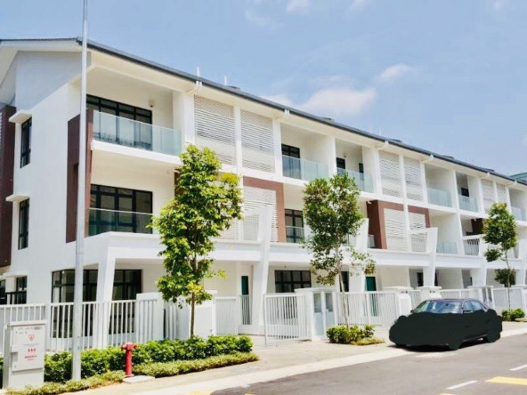 Rumah Lelong 3 Storey End Lot House @ Avens Residence, Southville City, Dengkil, Selangor for Auction