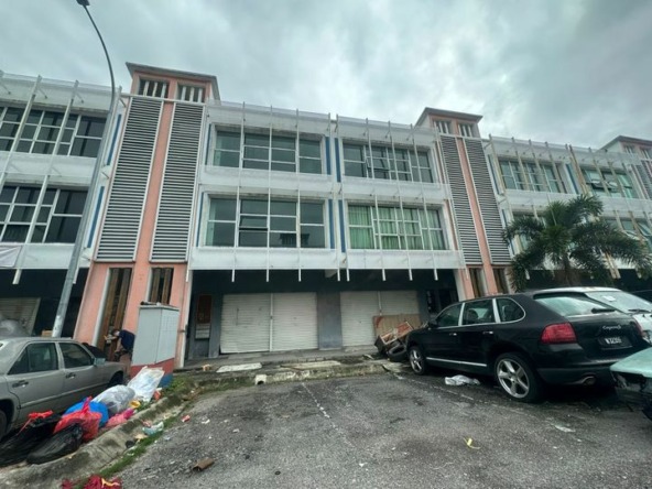 Rumah Lelong 3 Storey Shop Office @ Seksyen U4, Shah Alam, Selangor for Auction