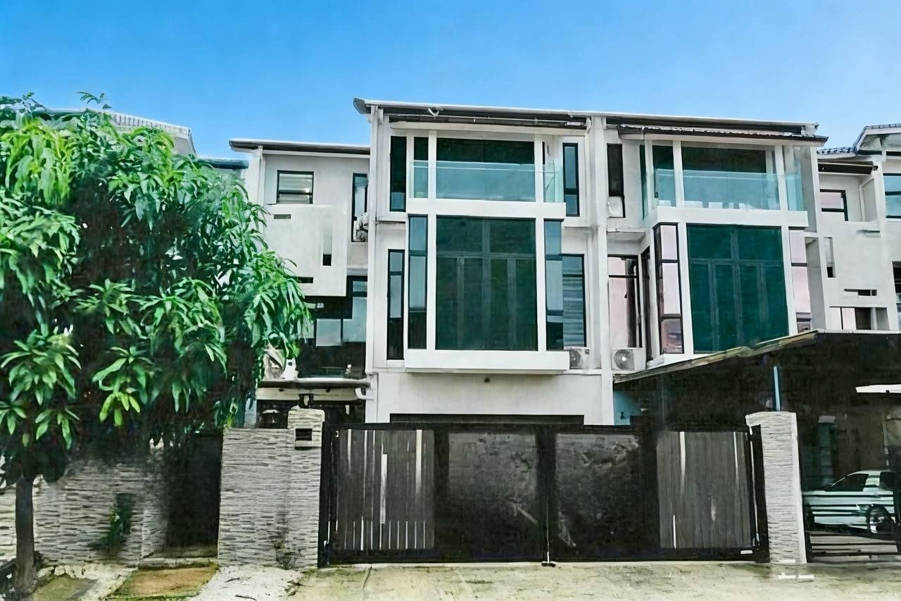 Rumah Lelong 3 Storey House (No. 19) @ Denai Alam, Seksyen U16, Shah Alam, Selangor for Auction