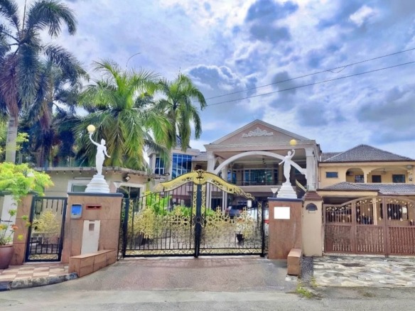 Rumah Lelong 2 Storey Corner Lot Semi-D House (No. 1) @ Taman Sri Muda, Seksyen 25, Shah Alam, Selangor for Auction