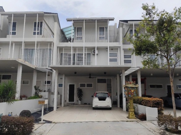 Rumah Lelong 3 Storey House (No. 31) @ Senja Residence, The Mines Resort City, Seri Kembangan, Selangor for Auction