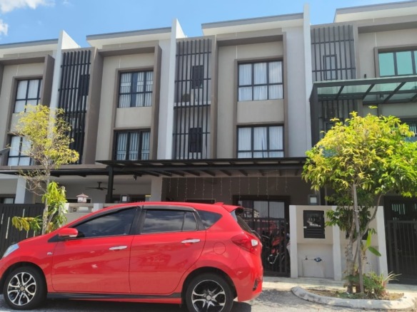 Rumah Lelong 3 Storey Terrace House (No. 78) @ Taman Ukay Bistari, Ampang, Selangor for Auction